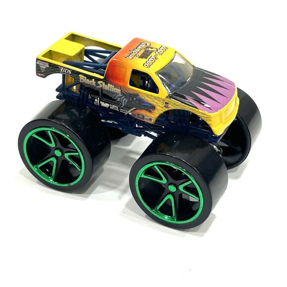Hot Wheels Black Stallion Monster Jam 1:64 Diecast Monster Truck PREOWNED - Picture 1 of 8
